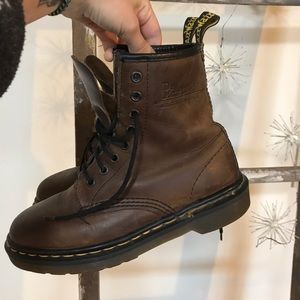 DOC MARTENS brown leather England originals